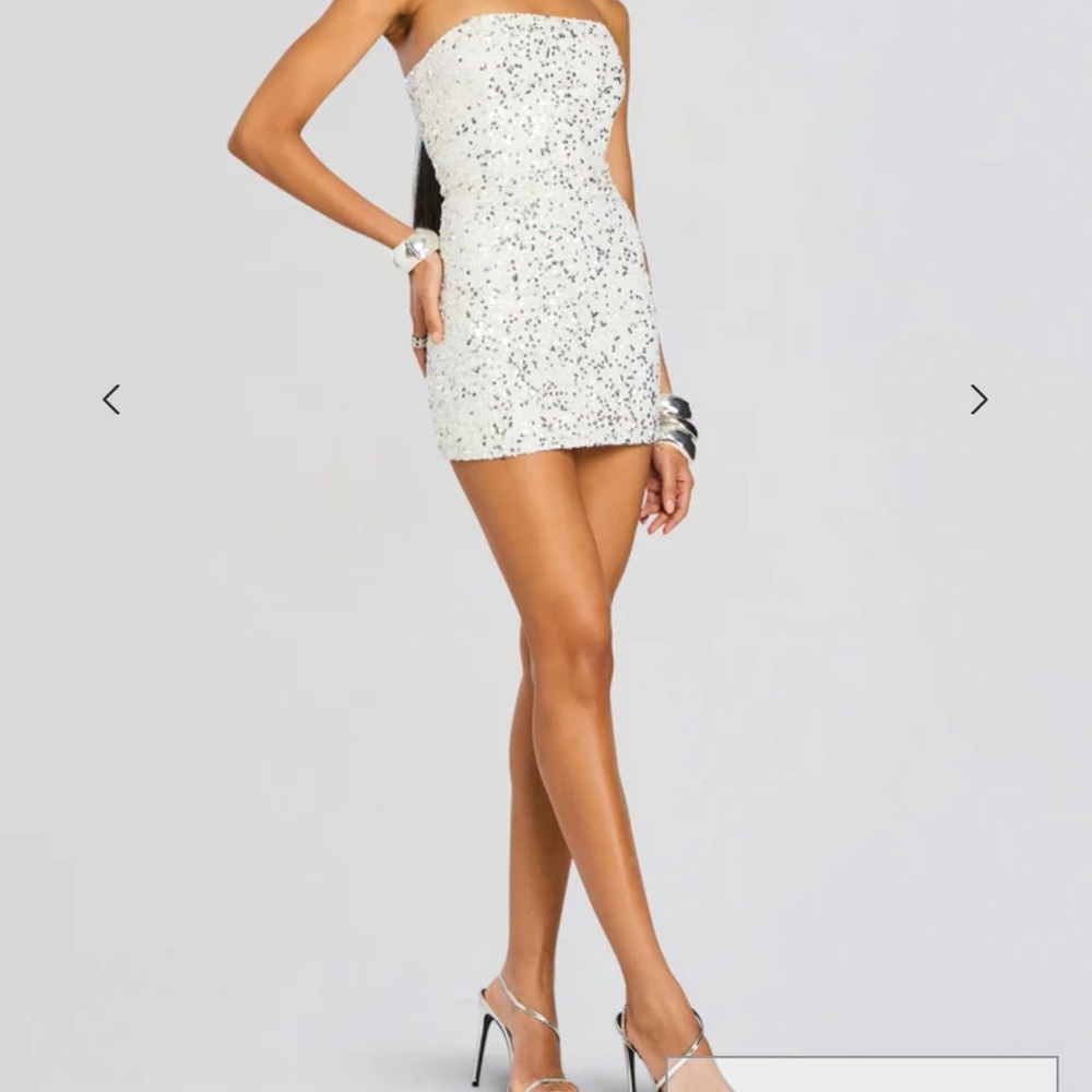 Elegant White Strapless Dress